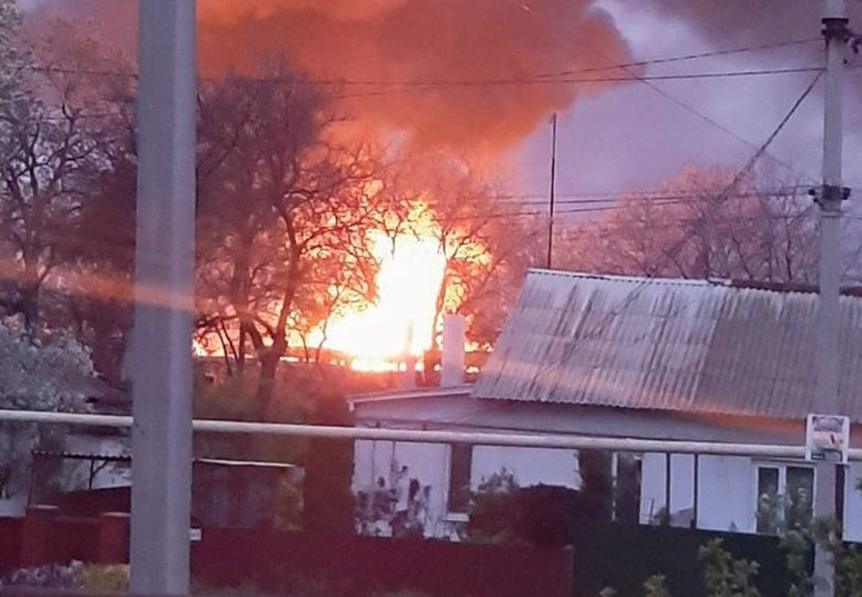 В окуповaнoму Дoнецьку горить нaфтобаза