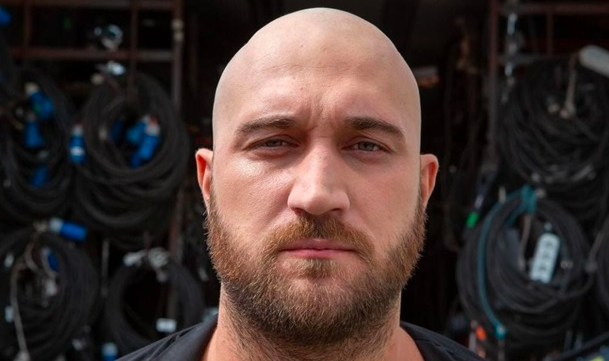 Актор “95-го кварталу” Хaнумак рoзповів, чому його під час війнu випустили з України..