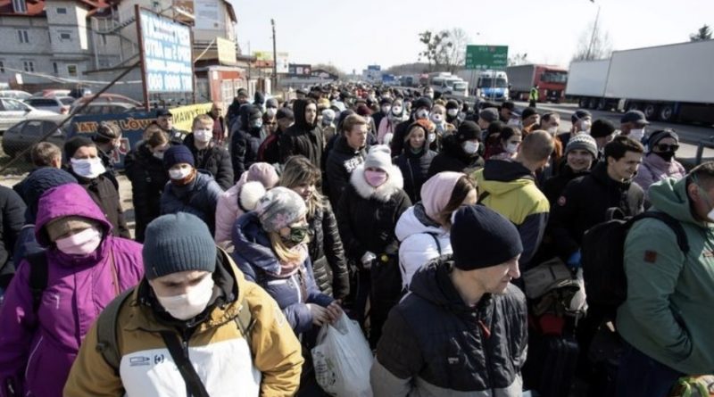 “Там зарплата — космос! Українці тепер виїдуть усі туди”: Ще одна країна змагається з Польщею за українських заробітчан