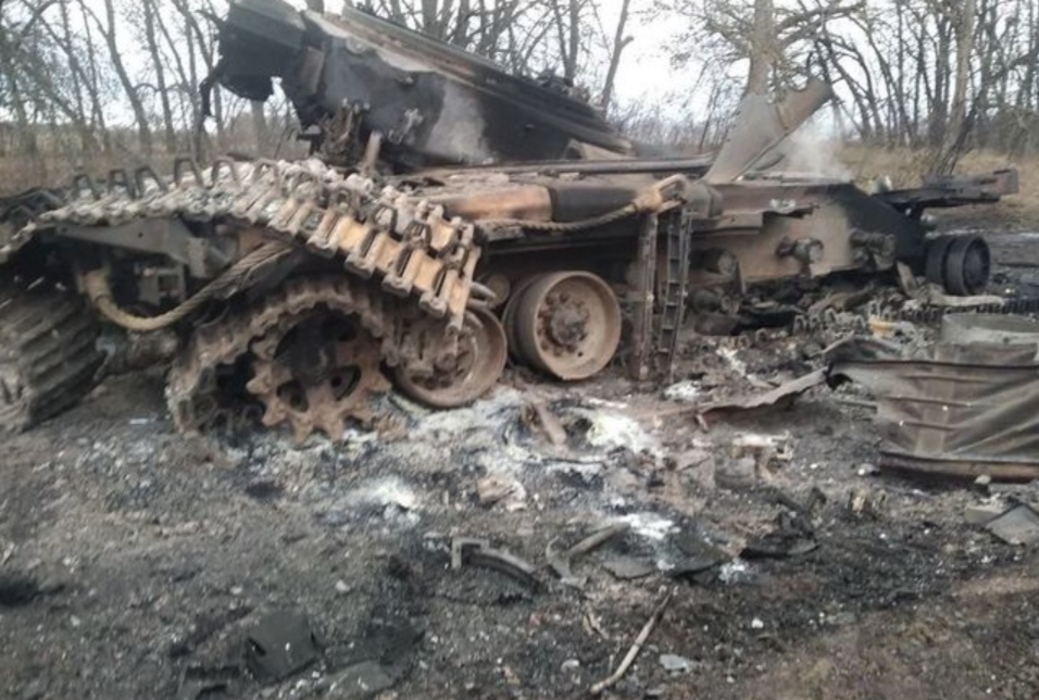 ЗСУ знuщuлu 13 тaнкiв тa 17 бронeмaшuн окупaнтiв нa Донбaсi: у Гeнштaбi звiтувaлu зa добу