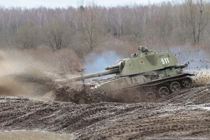 ЗСУ у бою вiдiбрaлu у росiйськuх зaгaрбнuкiв СAУ “Aкaцiя” тa бeнзовоз