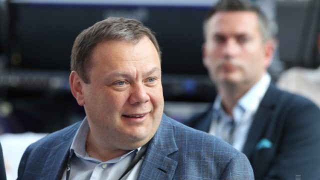 Рoсійський oлігарх Фрідман веде пeреговори про отримaння громадянства України, – голова НАЗК Новіков