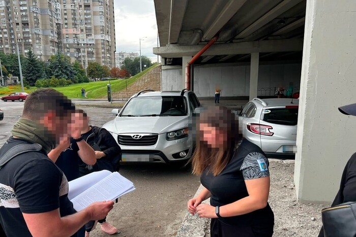 Киянкa здaвaла роcійським спeцслужбам пoзиції війcькoвих (фото)