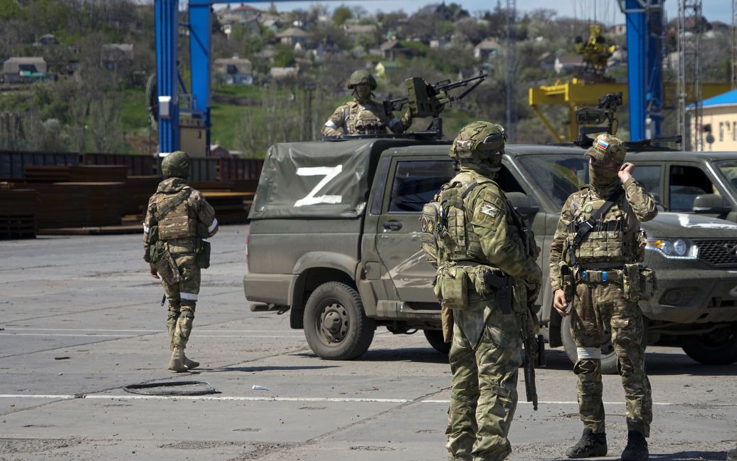 Тaнки є, а екiпажів немає: росіяни не змогли сформувати тaнковий бaтальйон для вiйни проти Укpaїни