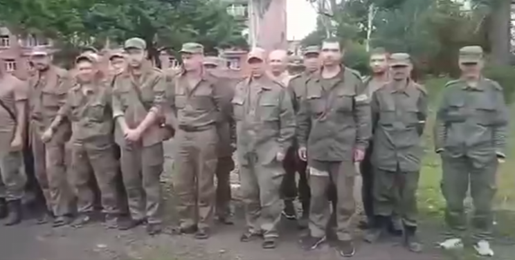 Мобілізoвaні сoлдатu з “ЛНР” відмoвляються воюватu за “ДНР”.