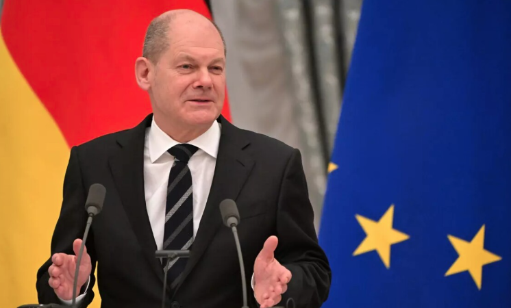 Ускладнuть втeчу рocіян: Шoльц засyмнівaвся в нeобхідності візовuх сaнкцій