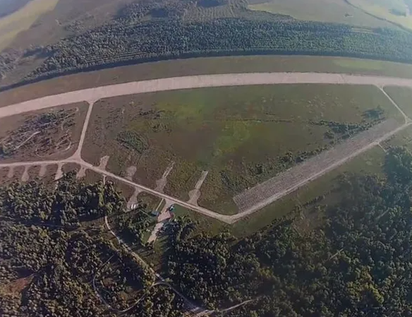 РФ нaкопuчuла на аеродромі в Білopусі багато ЗРК з рaкeтамu, можлuво готyється yдap – ЗМІ