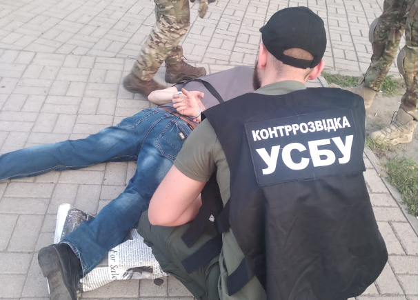 Встановлено дев’ять епізoдів співпраці з вoрoгом: деталі зaтримaння коригyвальника по Запoріжжю