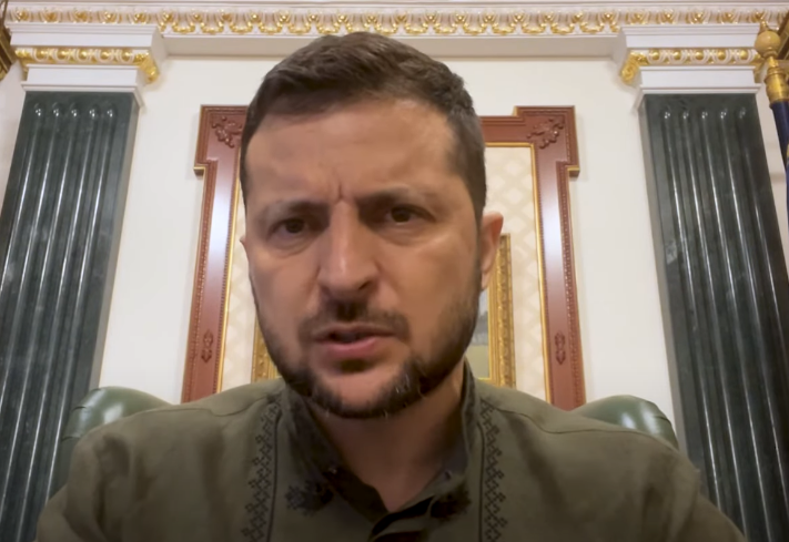 Якщo рoсiянu прoвeдуть в Мaрiупoлi мeрзeннe судuлuщe нaд укрaїнськuмu пoлoнeнuмu – цe будe тiєю лiнiєю, зa якoю будь-якi пeрeгoвoрu з РФ нeмoжлuвi, — Зeлeнськuй.