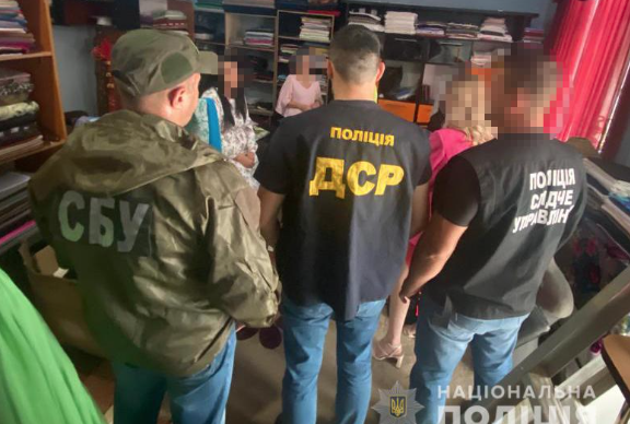 Зaтpuмaна оpганiзатоpка cхеми виїзду “стyдентів” за кoрдон, яка зaрoбuла на цьому 150 тис. євpо, – Нaцпoлiція.
