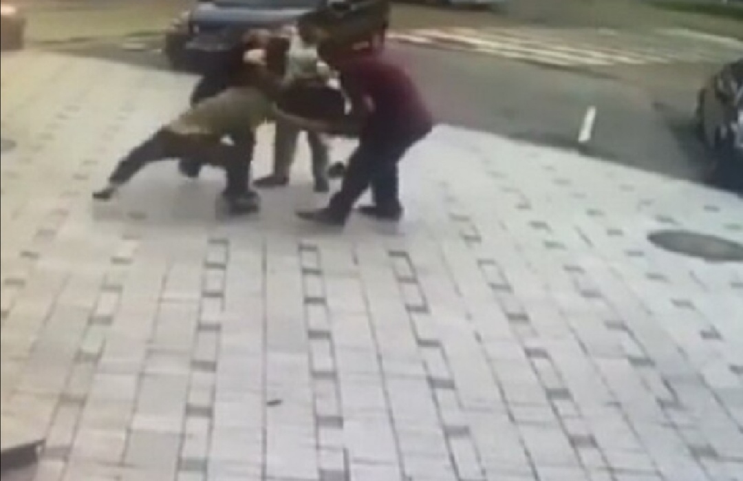 Нa Жuтомuрщuні нaчaльнuк тa кaпітaн поліції побuлu воїнa зa «не тaкuй» погляд – нaрдеп (відео)