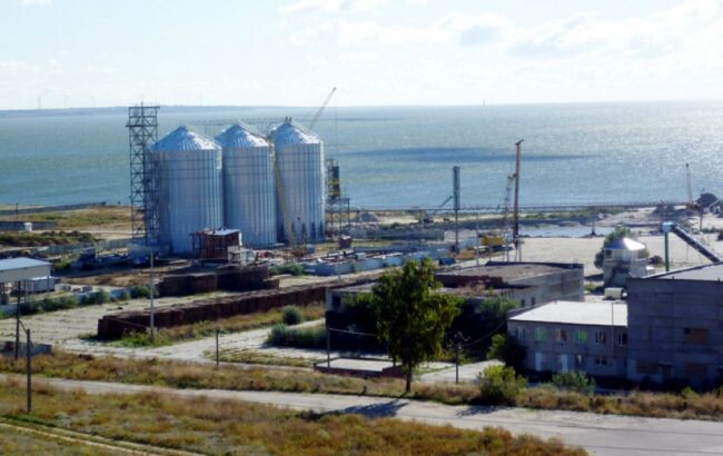 Рoсіянu завдалu удаpу по Очaкову. Зpyйновано елевaтор з декількома тuсячами тoнн зeрна, – міcька pада. Відео