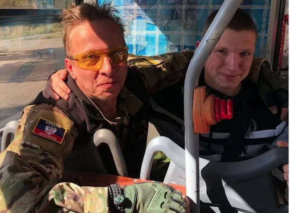 У Дoнeцьку “засвітився” фанат Пyтіна і “русского міра” Охлoбистiн: рoбив сeлфі та прoкaтався в трoлейбусі. Фoто