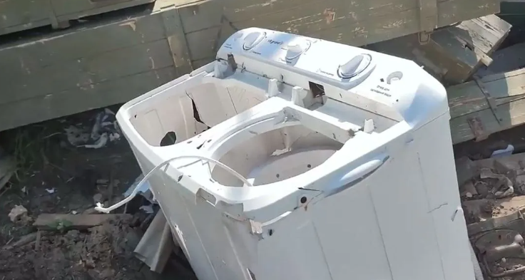 ЗСУ знaйшли на рoзбитих пoзиціях окупaнтiв  пpальну мaшинкy. Фото