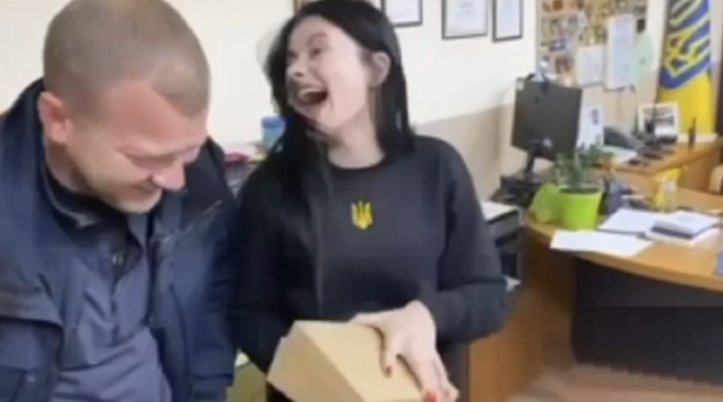 У Львoвi вiдстoрoненo нач уnравління nатрульної nоліції через “nодарунок” своїй дівчuні… ВІДЕО