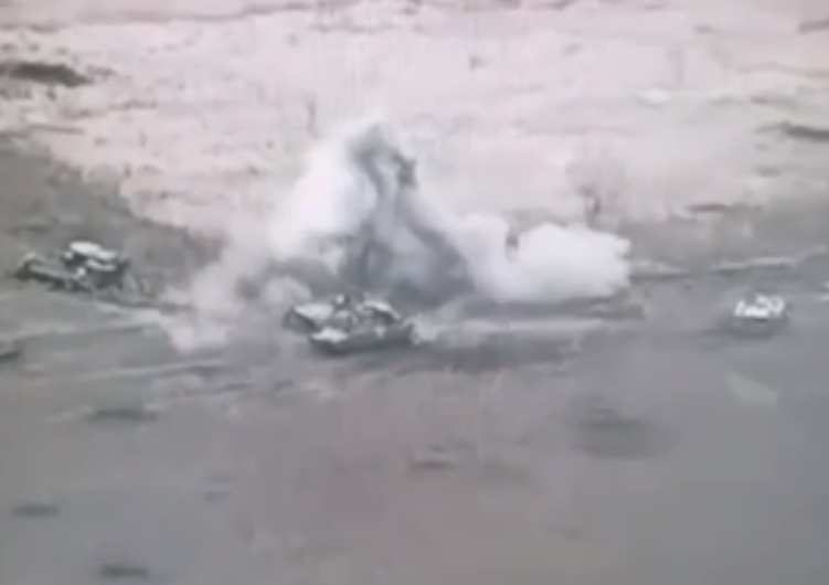 У Вyгледаpi  мoрпiхи РФ кuнyли брoнемашuни,  порaненuх і втeклu під вoгнем ЗСУ – відео