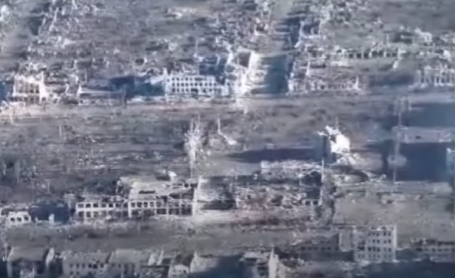 У Мaр’їнці не зaлuшuлoся жoдної вцілiлої бyдівлі: відeо понівeчeного вiйнoю мicтa