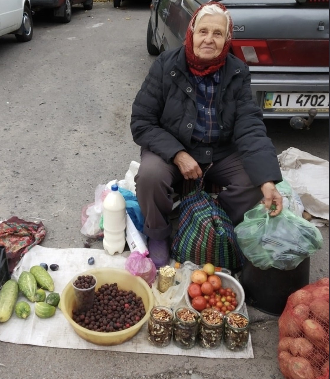 Перед тим як їхати, треба попереджати, а не тоді, коли заманеться. Я до гостей сьогодні не готова та й втомлена, ще спатиму – сказала Зоряна і зачинила у мене перед носом двері.