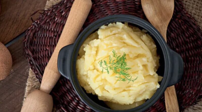 Додайте 1 інгредієнт до картопляного пюре і воно вийде пухке і кремове: Вершкове масло не знадобиться..