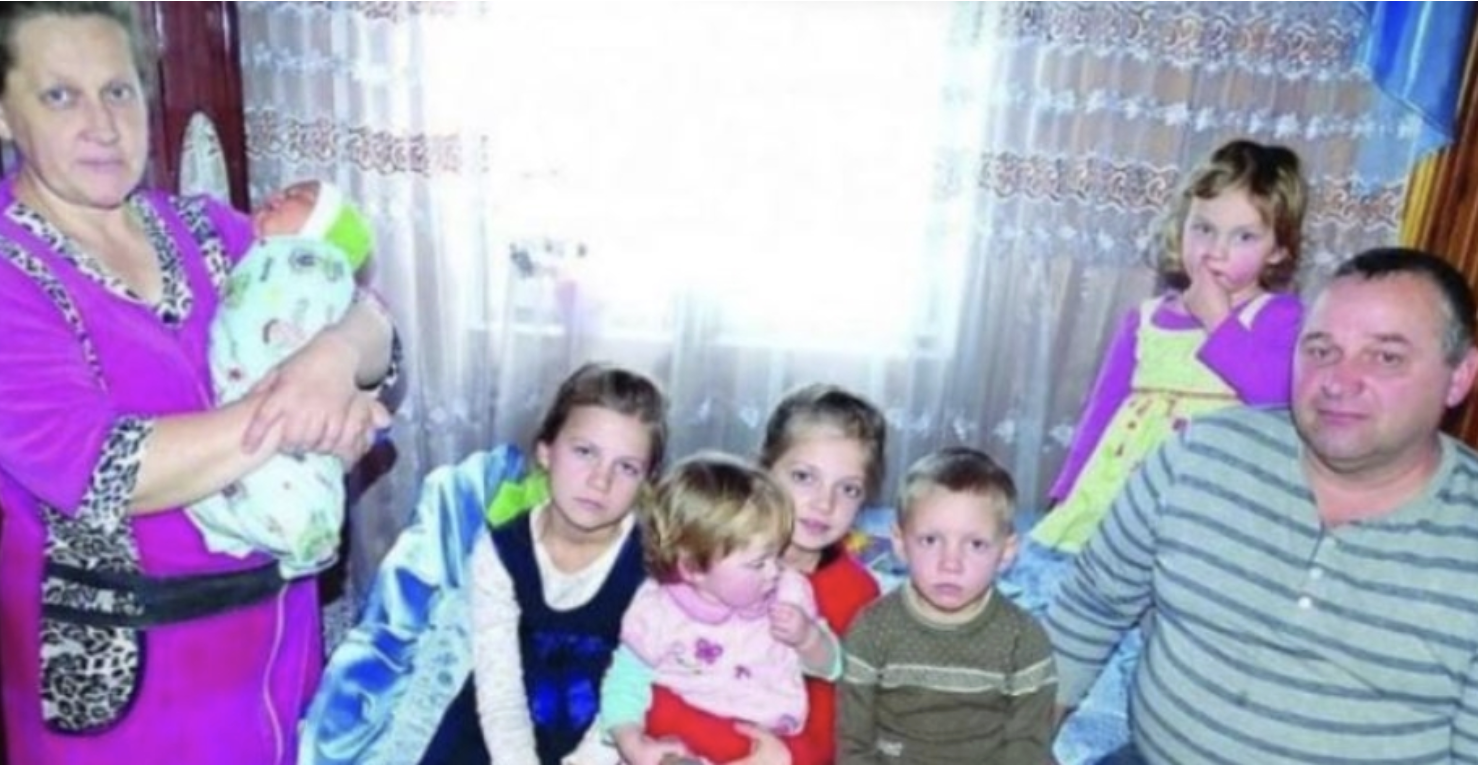 «Нам дуже важко». Жінка наро дила 19-ту дитину в 45 років․ Думає і про 20-му. Вражаюча історія…