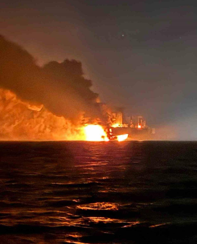  У Чорному морі вибухнули два танкери з «тіньового» флоту Росії