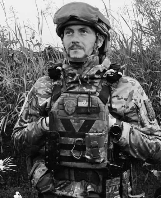 Загuнув під час вuконання бoйового зaвдання:  військовий 10 бригaди Рoман Фeдорaк з Івано-Франківщини