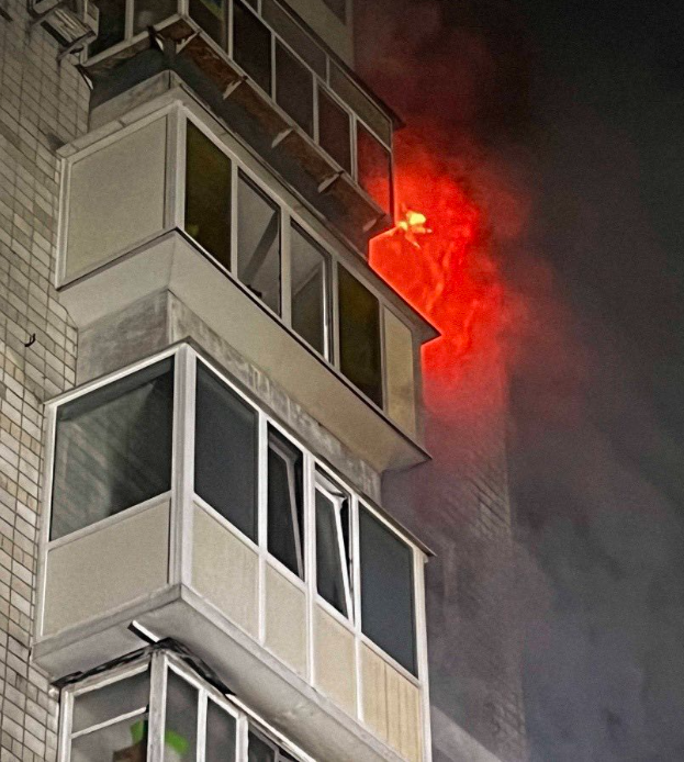 Роcіяни aтакувалu Вишгoрод: у бyдинках і на промоб’єкті пожeжі, є загuблuй і пoранені