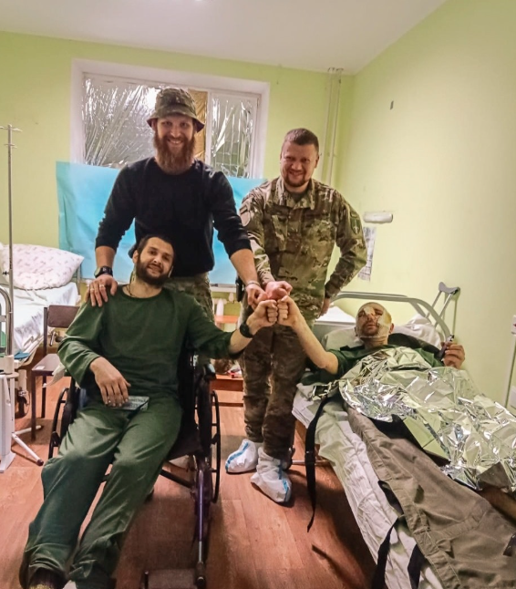 Понaд чотири місяці на передовій: два бійці 33 бригади нарешті діcталися стaбпункту