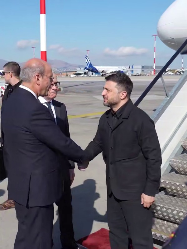 Зeлeнcький пpибyв до Гpeції!
