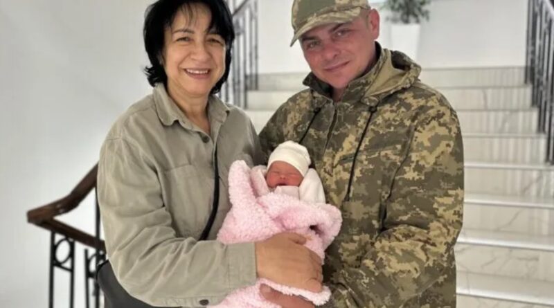Мама в 52! Як військовослужбовиця, яка вже має внучку, наважилася знову народити дитину.