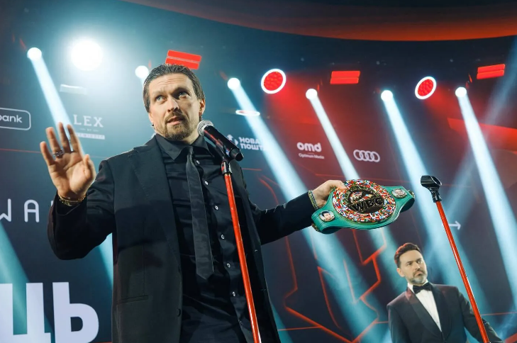 Олександр Усик продав чемпіонський пояс WBC за 1 млн доларів для порятунку Матвія від м’язової дистрофії Дюшена.