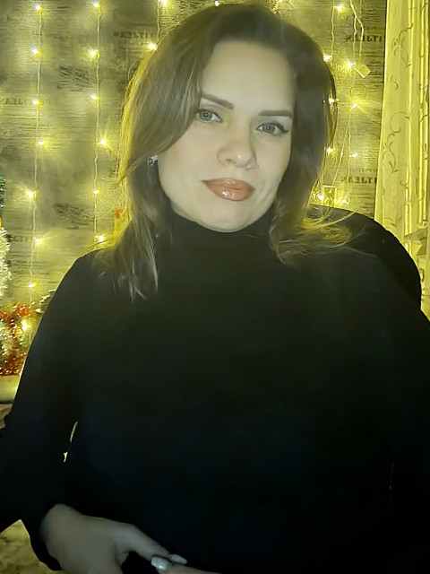 У маленької Валі було харчове отруєння. Тетяна допомогла дитині – поставила крапельницю і пояснила Анастасії, як далі доглядати за дівчинкою. Коли звістка про лікаря дійшла до керівництва, Таню запросили на роботу в районну поліклініку.