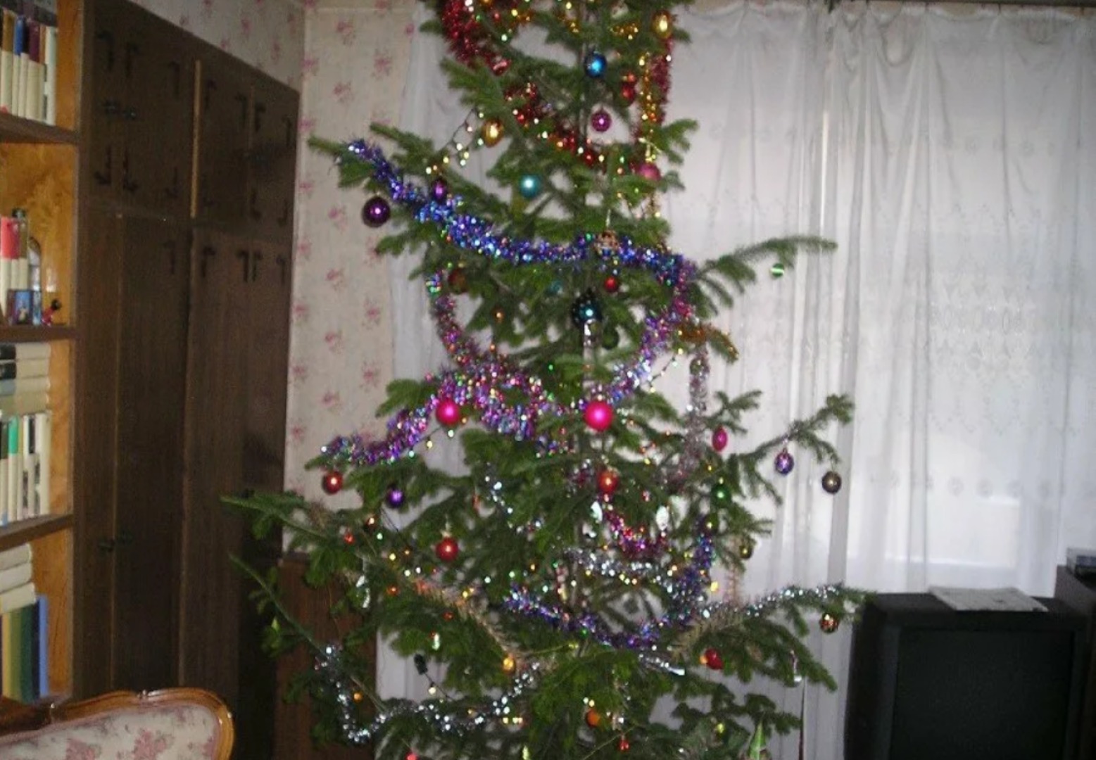 Я полізла в шафу, грошей на продукти на Різдво бракувало. Та раптом побачила, що наші заощадження кудись зникли