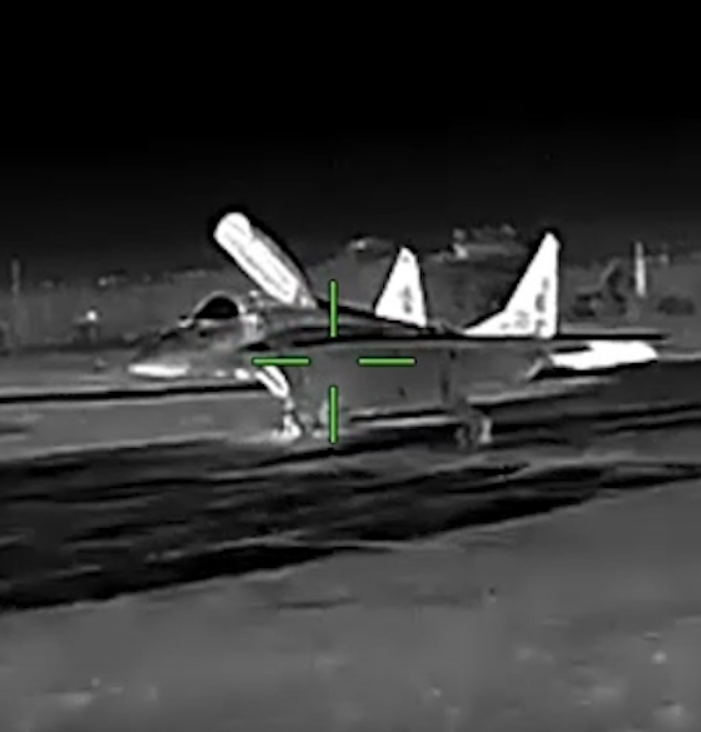 Бійці спецпідрозділу ГУР знuщило російський вuнuщувач МіГ-29 в окyпованому Кpиму. ВIДЕО 