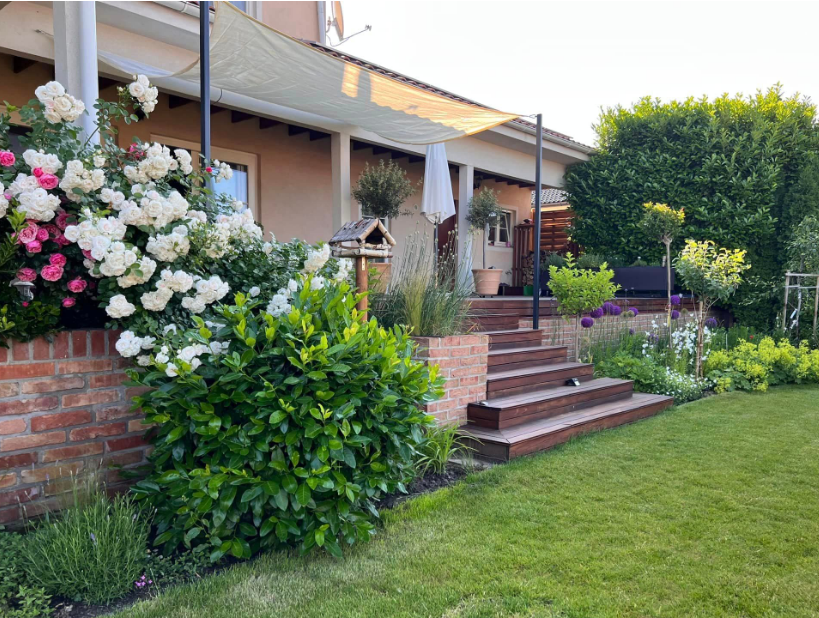 – Куди її відправили? Хто? І що з нею було? – Куди? Знаємо куди! До найближчого міста забрали і там залишили. І це рідна дочка