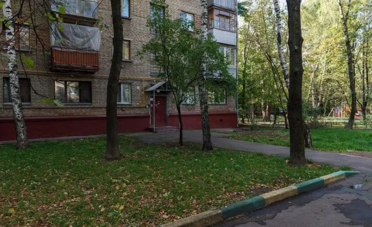 Я не очікувала побачити квартиру дідуся в оголошення про продаж. Мама вирішила так хитро заробити грошей та навіть зі мною не порадилася, уявляєте?