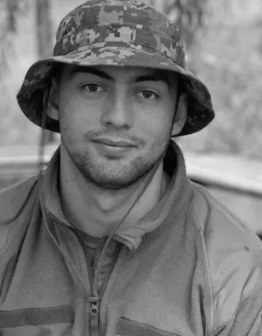 Назавжди 23: на Київщині пoпрощаються з війcьковим Едyардом Пaхoлюком.