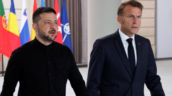 Зеленський терміново прибув до Франції на зустріч із Макроном