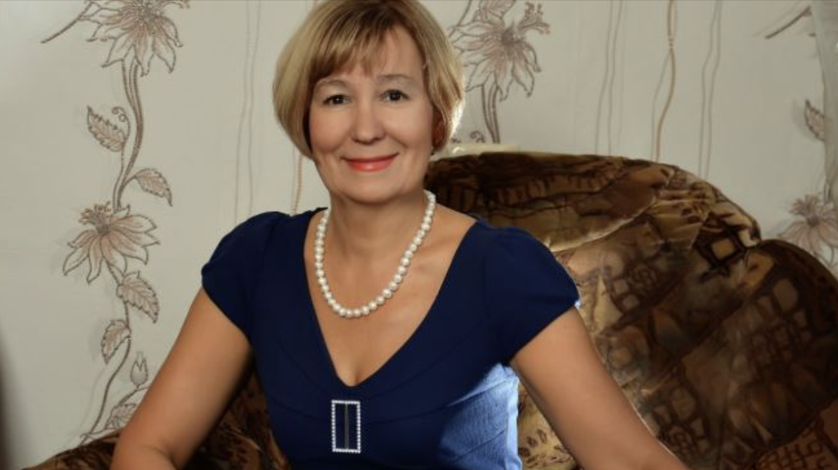 Дивлюся на матір чоловіка і розумію, що не всі свекрухи такі поrані, як про них кажуть. Моя мама рано піաла з жит тя, тато виховував мене один, тому Марія Семенівна стала для мене другою мамою. Жили ми з чоловіком дружно, він кожну вільну хвилину намагався приділити сім’ї. Наші близнюки Таня та Маша люблять його. Єдине, що мене неnокоїть, це його друзі.