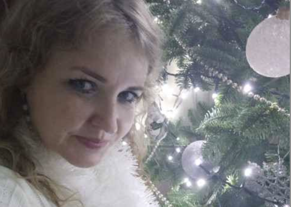 – Твоя дача… – Моя дача. – У тебе нічого свого не може бути! Ти – порожнє місце! Нуль без палички! Я тебе з нуля підійняв, одягнув, взув. І завтра ти все оформляєш на продаж! – Тамаро, де гроші на продукти? Знову розбазарила? Руслан стояв на кухні, трясучи порожнім гаманцем. Тамара мовчки помішувала гречку, не підводячи очей.