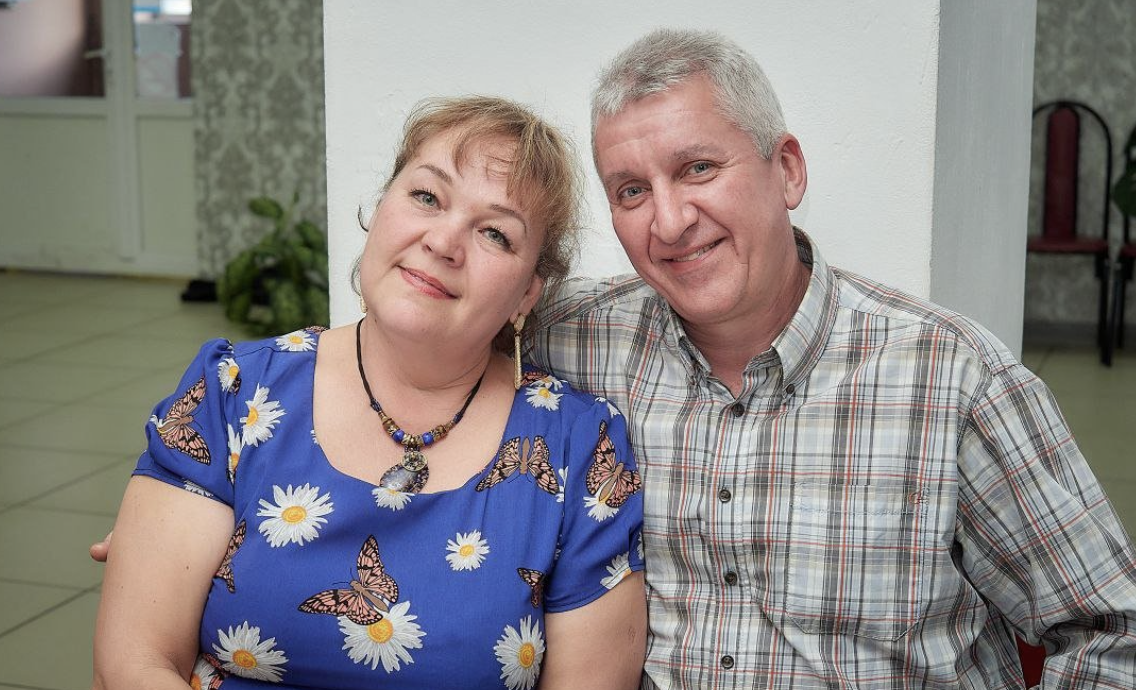 Ми з дружиною прожили довге сімейне життя, виростили гарного сина. А тепер, коли мені шістдесят років, а дружині – п’ятдесят сім, я зрозумів, що ми стали чужими людьми. Я планую розлучитися з нею та одружитися з сусідкою. Думаєте, що я такий кабель та зрадник?! А ось і ні, саме поведінка жінки підштовхнула мене на такий крок! Про причину читайте в коментарі, я там все детально розписав! Тому сподіваюся, що ви не будете мене засуджувати, а підтримаєте!