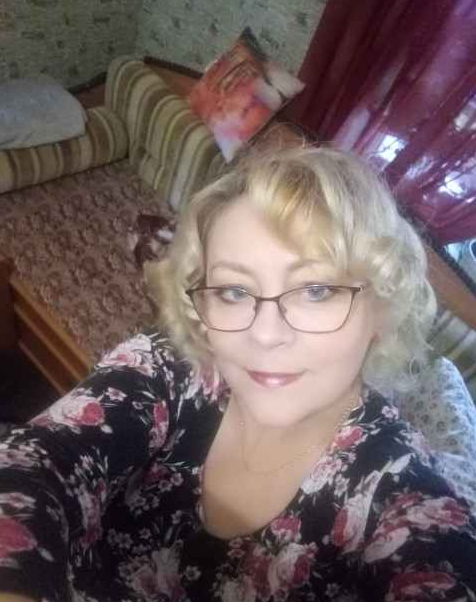 – У мене тиск під двісті. По-моєму, я від’їжджаю… Віко, терміново приїжджай! – кликала вона доньку в паніці. – Мамо, я приїду, але викликай швидку. Це ж не жарти! – Та яка там швидка? Що вони мені зроблять? До лікарні заберуть? То там лікарів нормальних немає! Давай поки що спробуємо самі. Укол мені зробиш, а якщо зовсім погано буде – тоді швидка.