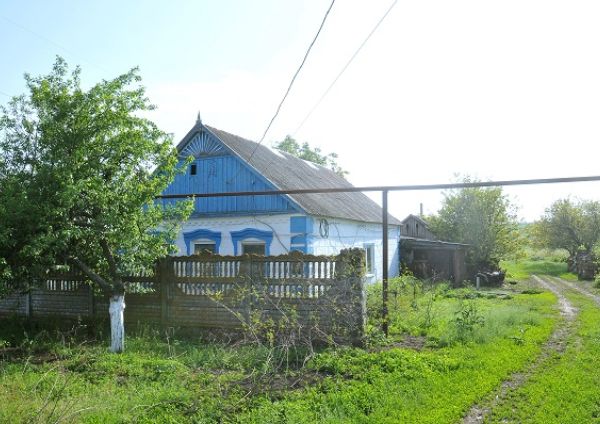 – Мишко, треба допомогти мамі! – Мамі треба було порадитись, перш ніж купувати графські руїни! Я своєї думки не поміняю! Дім твоєї мами мені не потрібен, я вкладатися туди не збираюся