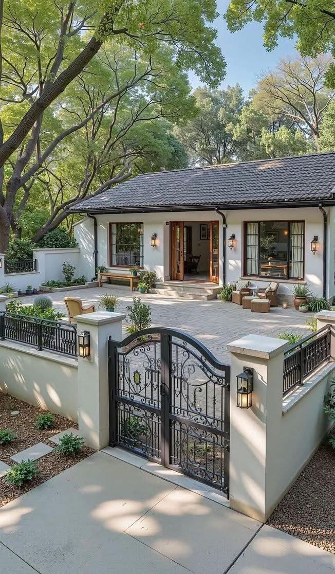 – Ага, особливо після отримання спадщини, — подумала, але вголос не сказала Тетяна. Розмови з чоловіком про покупку заміського котеджу виникли після того, як дівчина отримала спадщину після загибелі своїх батьків. 