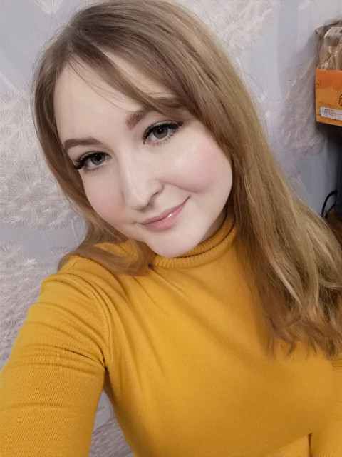 Вона стала згадувати всі ситуації, коли чоловік байдуже ставився до неї. Раптово жінка зрозуміла, що не може згадати, коли востаннє Роман хоч у чомусь їй допомагав або просто словами підтримав. Навіть коли помилявся сам Роман, він умудрявся виставити винною саму Жанну. Сльози не зупинялися. Жанна акуратно поставила склянку з чаєм на тумбочку, загорнулася в ковдру і від втоми задрімала.