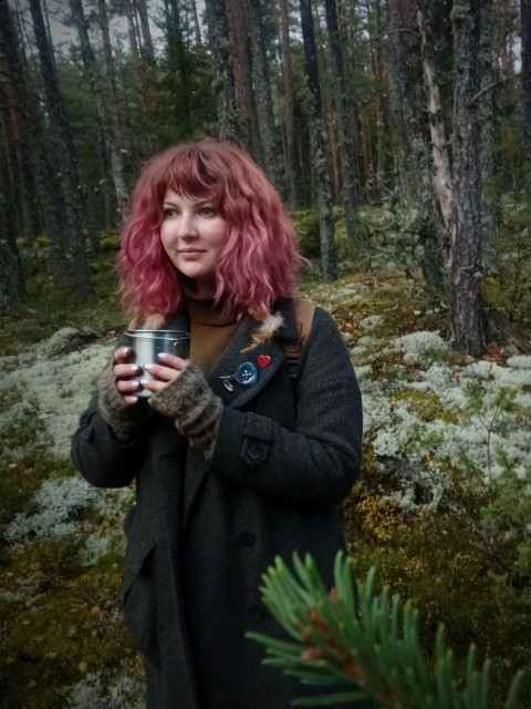 — Валентино, ви чудова господиня! Стіл був чудовий! Давно так смачно не їв! Дякую! – розкланявся гість. — Завжди, будь ласка, — Валя вже не могла дочекатися, коли гість піде. Ноги гули, хотілося лягти і заснути. – Заходьте, якщо що. Якби вона знала, як необачно було це останнє запрошення.