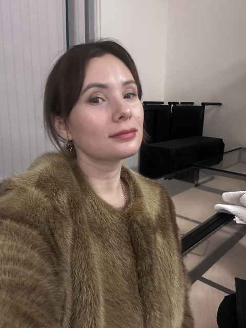 Були нічні чергування біля ліжечка хворого племінника, доки сестра відсипалася після зміни. Були нескінченні поради, втіхи, практичні вирішення проблем, які Тетяна чомусь не могла розв’язати сама. Все це стало звичкою так природно, що перестало здаватися чимось особливим. Тетяна дзвонила – Наталя допомагала. Проста формула, яка працює без збоїв.