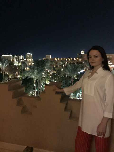 -Треба мені твоє привітання! Я і так свою удачу усвідомлюю. Тобі доведеться трохи попрацювати понаднормово. Не хвилюйся, потім, коли-небудь компенсую. А якщо забуду – буде в тебе плюс до карми. Загалом, ось матеріали завдання. До понеділка чекаю на ідеальне виконання. Ну, ти знаєш, наче я сама це зробила. А ти знаєш, я погано не роблю.