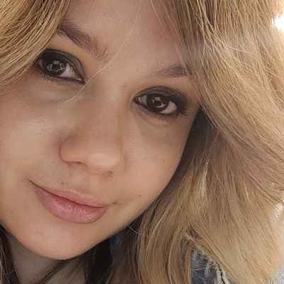 І ось тепер, майже через п’ятнадцять років, баба Зіна дорікнула Поліні в тому, що та нарешті дозволила собі витратити свої власні гроші на себе. – Мої зуби – це моя справа, – подумала вона, – і мій гаманець – теж. Я ні в кого нічого не просила, і виправдовуватися ні за що не повинна. На тому, мабуть, усе й закінчилося б, якби не Новий рік…