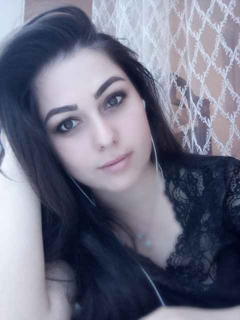  Я в хатні робітниці не наймався. А якщо хочеш, щоб я готував, то плати мені, – єхидно озвався чоловік. – Апетити зменши! Сидиш на моїй шиї і вважаєш це нормою, – сердито вигукнула Юля. За готуванням вона зловила себе на думці, що необачно вчинила, вийшовши за Максима три роки тому.